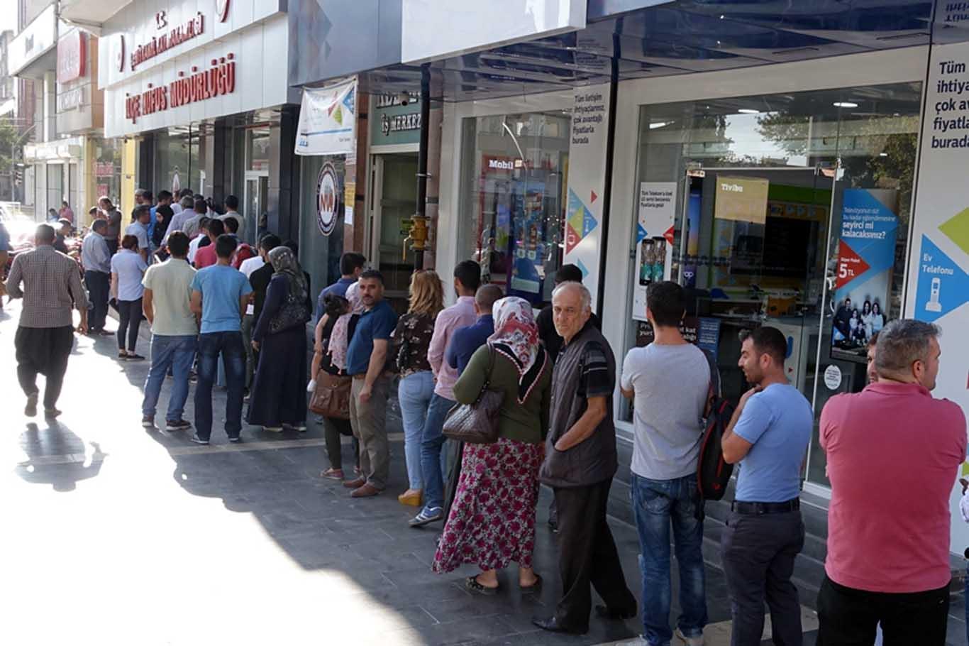 Gaziantepliler nüfus dairelerinde yaşanan yoğunluğa tepkili Gaziantepliler nüfus dairelerinde yaşanan yoğunluğa tepkili